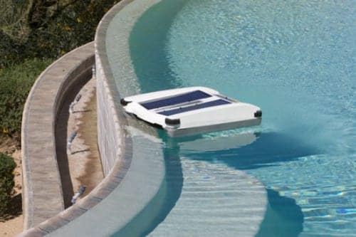 Solar-Breeze Robot Cleans Your Pool When It's Sunny Outside