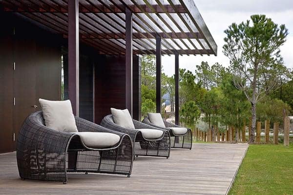 Croissant Armchair: Vacationing on Your Own Outdoor Furniture