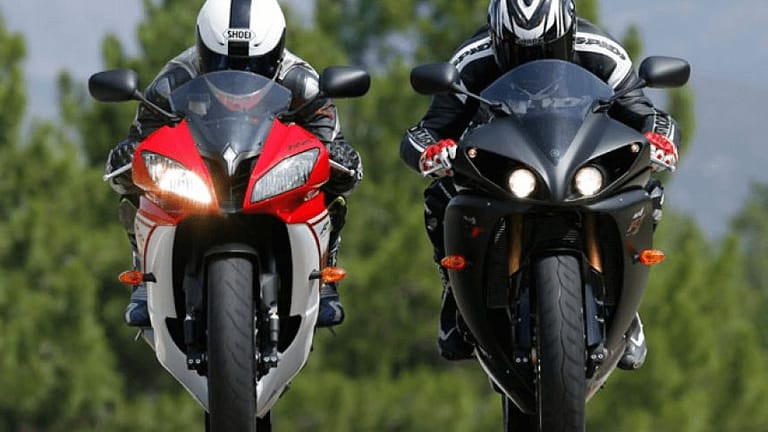 Yamaha R1 vs R6: Which Superbike Rules 2025? Complete Performance Analysis